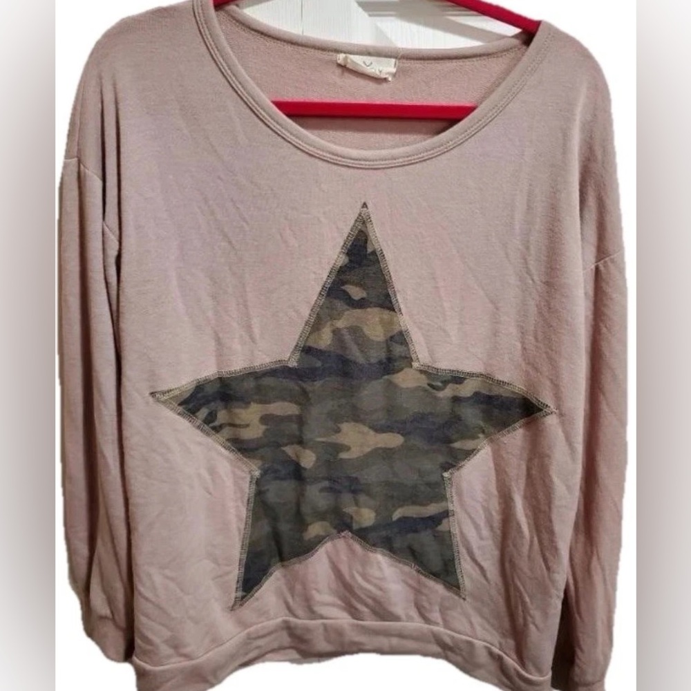 Women’s Pink With A Cameo Star Shirt Medium